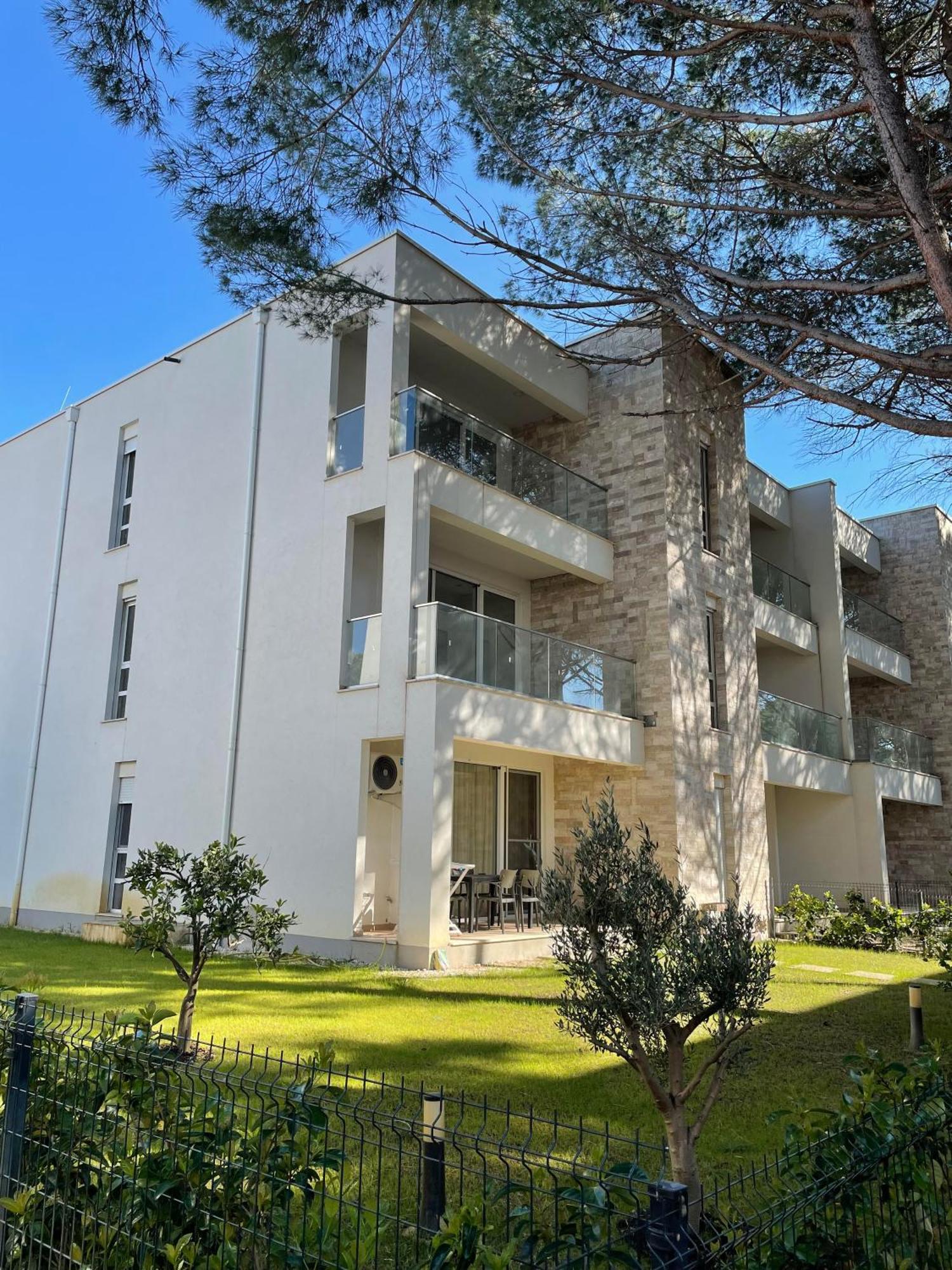 M&E Premium Apartments - San Pietro Durrës Esterno foto